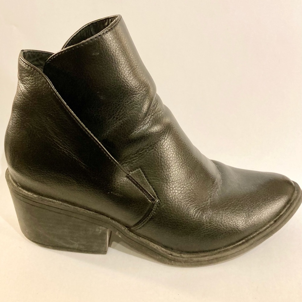 Black ankle boots with 1 inch heel